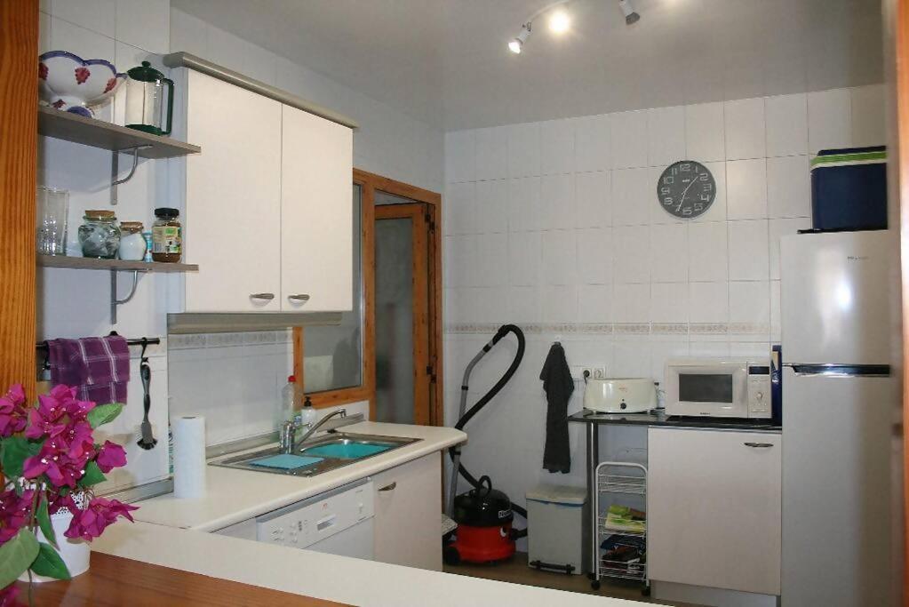 Beachside Apartment In The Centre Of אל קאמפיו מראה חיצוני תמונה