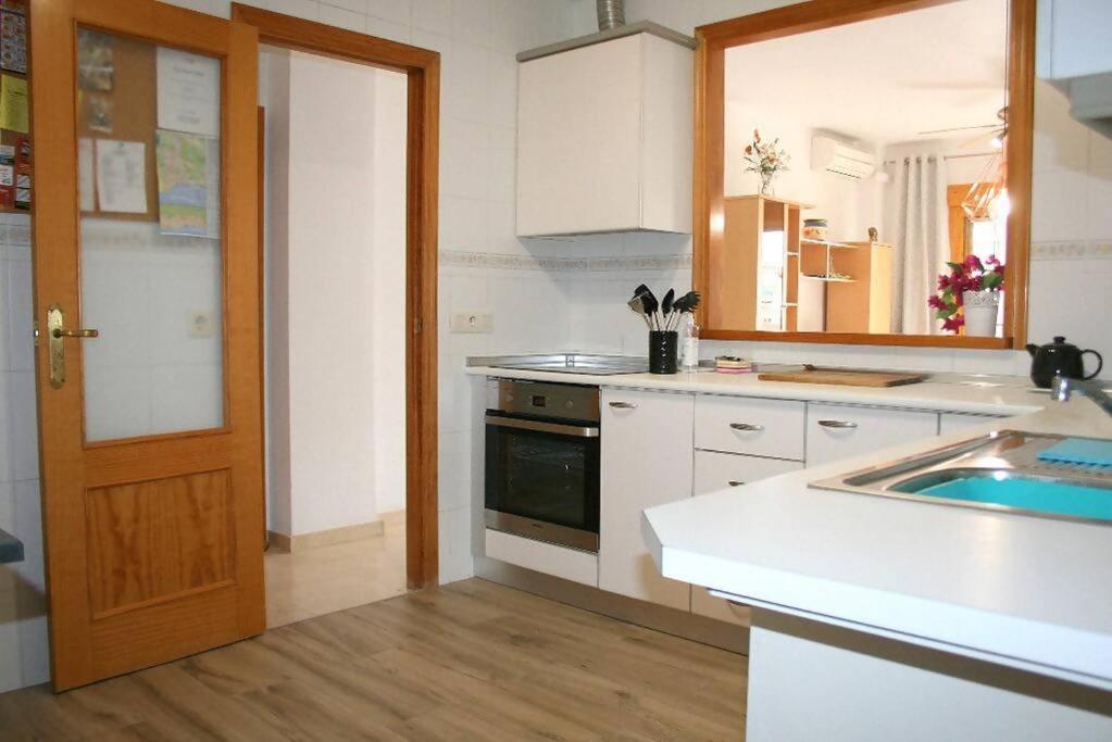 Beachside Apartment In The Centre Of אל קאמפיו מראה חיצוני תמונה